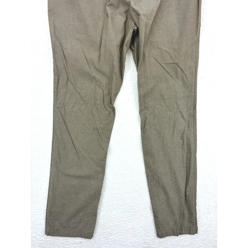 Banana Republic no visible